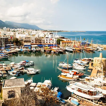 Kyrenia Palace Homes בית נופש *